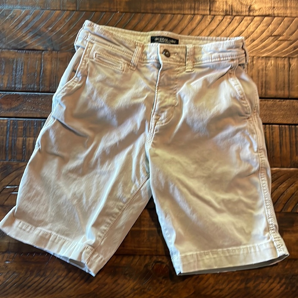 American eagle extreme flex khaki shorts size 26. Never worn